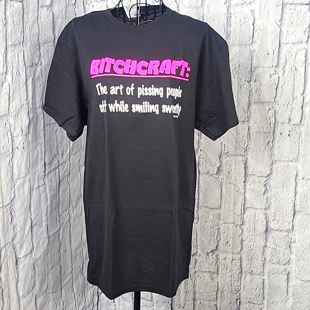 DELTA PRO WEIGHT Pink, White, and Black Women's Graphic‎ Shirt Medium NWOT